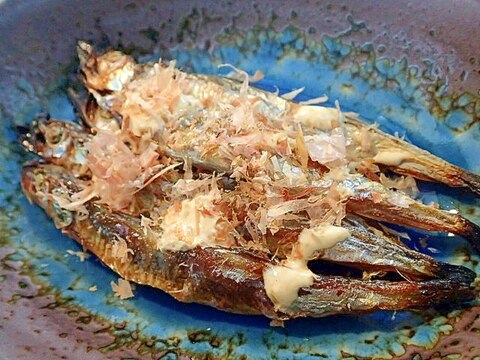 焼きししゃもの大蒜醤油マヨソースおかかかけ♪